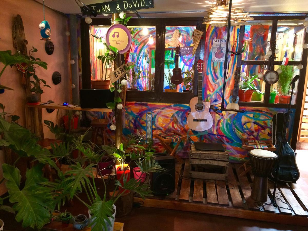 La Puerta Verde Hostel & Bar Humahuaca Exterior photo